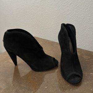 Black suede Vince Camuto heels in good condition